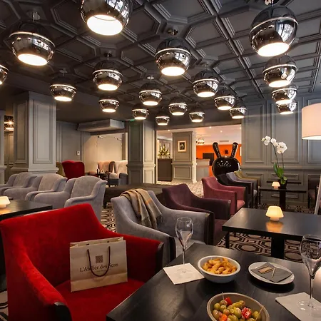Hotel Le Cinq Hyper - Centre 4*