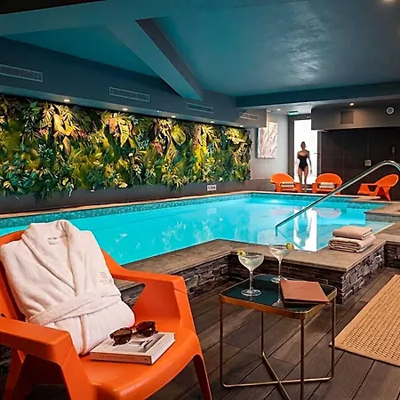 Hotel Le Cinq Hyper - Centre 4*