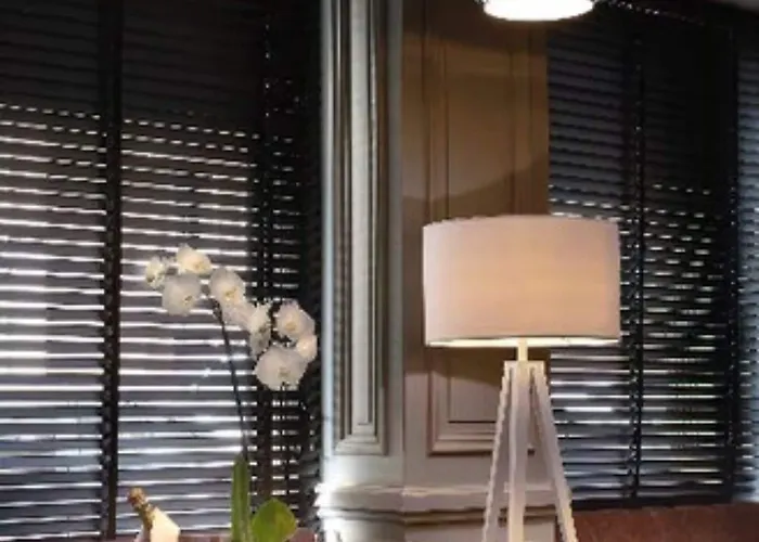 Hotel Le Cinq Hyper - Centre 4*